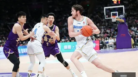 曼联半场惊魂斯科尔斯曝0-3危机，左后卫不补强隐患重重